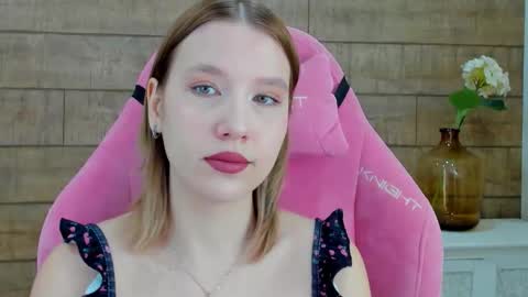 Snapshot of lililinn chatting on 21, 10, 2025 LiliLinn online show from 21, 10, 2025