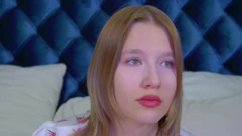 Snapshot of lililinn chatting on 22, 10, 2025 LiliLinn online show from 22, 10, 2025