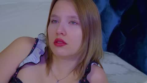 Snapshot of lililinn chatting on 28, 10, 2025 LiliLinn online show from 28, 10, 2025