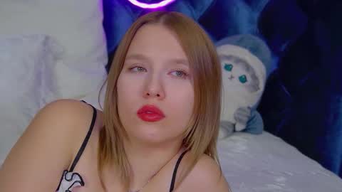 Snapshot of lililinn chatting on 22, 11, 2025 LiliLinn online show from 22, 11, 2025