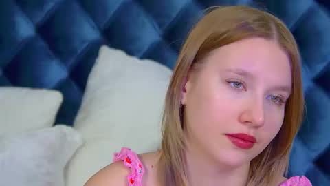 Snapshot of lililinn chatting on 28, 11, 2025 LiliLinn online show from 28, 11, 2025