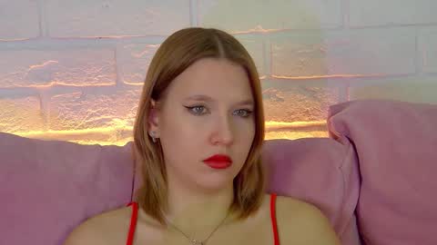 Snapshot of lililinn chatting on 5, 12, 2025 LiliLinn online show from 5, 12, 2025