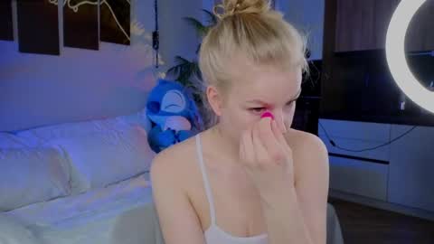 Snapshot of lililok101 chatting on 17, 4, 2026 lililok101 online show from 17, 4, 2026