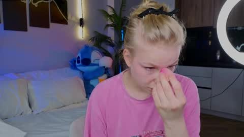 Snapshot of lililok101 chatting on 21, 4, 2026 lililok101 online show from 21, 4, 2026