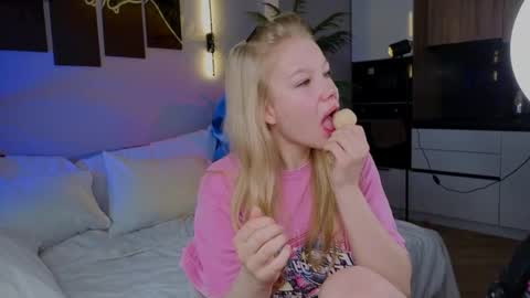 Snapshot of lililok101 chatting on 22, 4, 2026 lililok101 online show from 22, 4, 2026