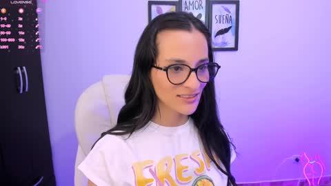 Snapshot of lilith01_ chatting on 4, 1, 2025 Leidy online show from 4, 1, 2025