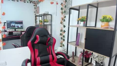 lilith cooper20 online show from 1, 10, 2025