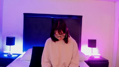 Snapshot of lilithbluum chatting on 21, 4, 2026 LilithBluum online show from 21, 4, 2026