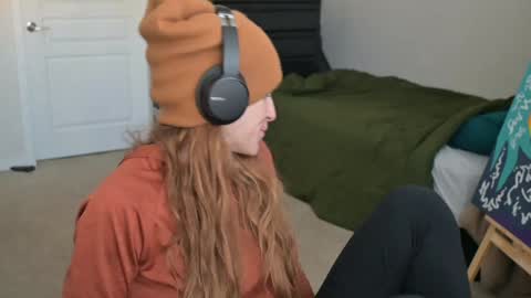 Snapshot of lilithoftrees chatting on 13, 12, 2024 L online show from 13, 12, 2024