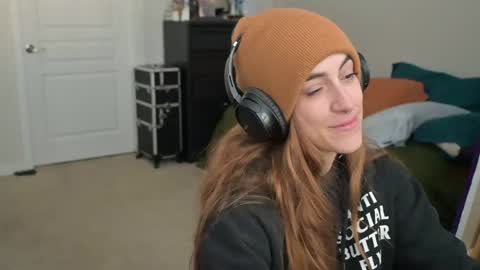 Snapshot of lilithoftrees chatting on 18, 12, 2024 L online show from 18, 12, 2024