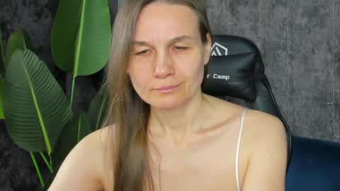 Snapshot of lillian_white1 chatting on 6, 4, 2026 lillian_white1 online show from 6, 4, 2026