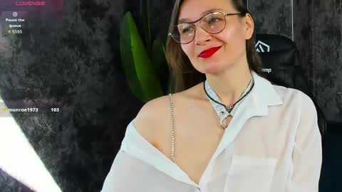 Snapshot of lillian_white1 chatting on 19, 5, 2026 lillian_white1 online show from 19, 5, 2026