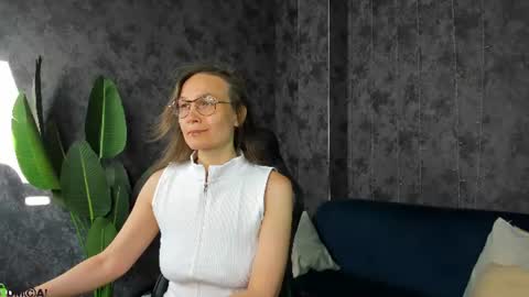 Snapshot of lillian_white1 chatting on 23, 6, 2026 lillian_white1 online show from 23, 6, 2026