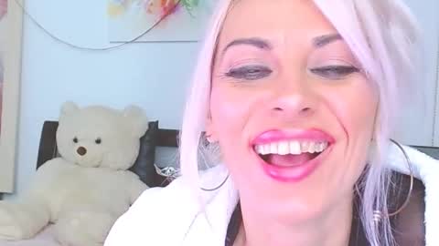 Snapshot of lillianasara chatting on 4, 11, 2025 Lara online show from 4, 11, 2025