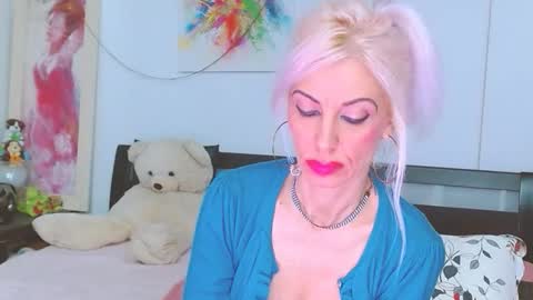 Snapshot of lillianasara chatting on 12, 11, 2025 Lara online show from 12, 11, 2025