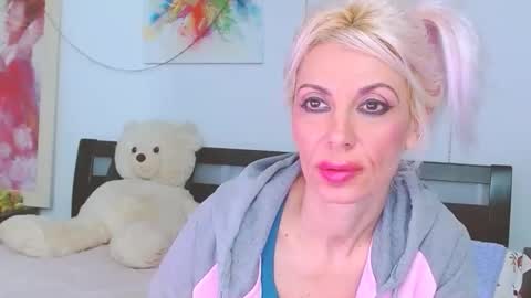 Snapshot of lillianasara chatting on 19, 11, 2025 Lara online show from 19, 11, 2025