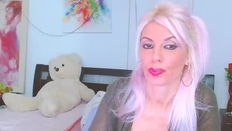 Snapshot of lillianasara chatting on 20, 11, 2025 Lara online show from 20, 11, 2025