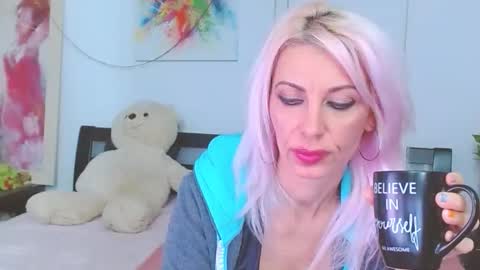 Snapshot of lillianasara chatting on 1, 12, 2025 Lara online show from 1, 12, 2025