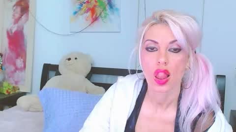 Snapshot of lillianasara chatting on 2, 12, 2025 Lara online show from 2, 12, 2025