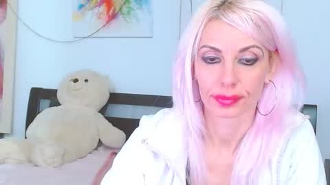 Snapshot of lillianasara chatting on 3, 12, 2025 Lara online show from 3, 12, 2025