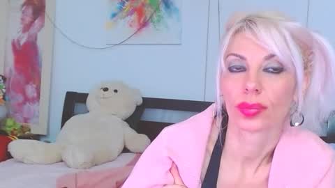 Snapshot of lillianasara chatting on 14, 12, 2025 Lara online show from 14, 12, 2025