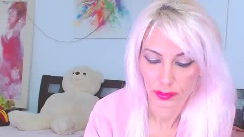 Snapshot of lillianasara chatting on 16, 12, 2025 Lara online show from 16, 12, 2025