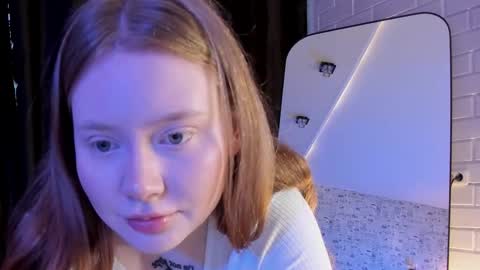 Snapshot of lillie_berry chatting on 9, 10, 2025 lillie_berry online show from 9, 10, 2025