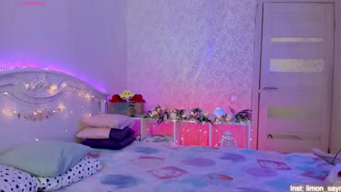 Snapshot of lillimooore chatting on 29, 10, 2025 LilliMoore online show from 29, 10, 2025