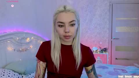 Snapshot of lillimooore chatting on 29, 10, 2025 LilliMoore online show from 29, 10, 2025