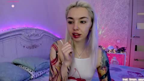 Snapshot of lillimooore chatting on 3, 11, 2025 LilliMoore online show from 3, 11, 2025