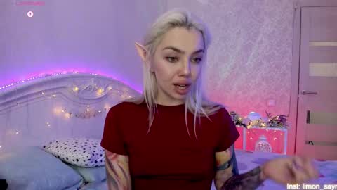 Snapshot of lillimooore chatting on 9, 11, 2025 LilliMoore online show from 9, 11, 2025