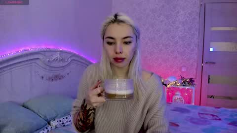 Snapshot of lillimooore chatting on 15, 11, 2025 LilliMoore online show from 15, 11, 2025