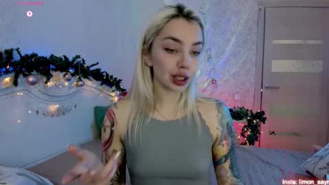 Snapshot of lillimooore chatting on 14, 12, 2025 LilliMoore online show from 14, 12, 2025