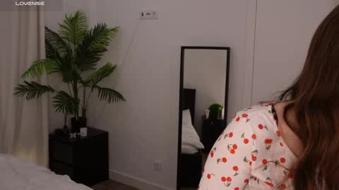 Lilly Colins online show from 5, 1, 2025