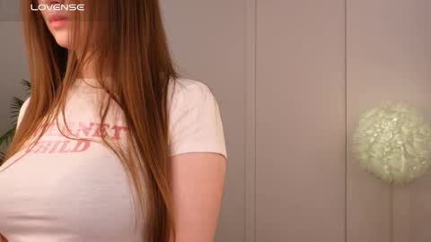 Lilly Colins online show from 25, 1, 2025