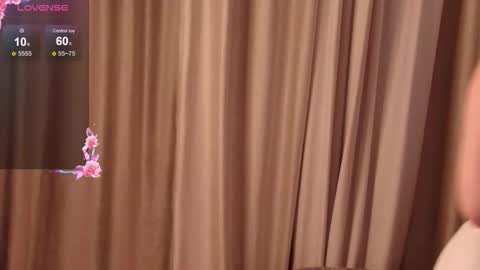 lilly_royse online show from 22, 10, 2025