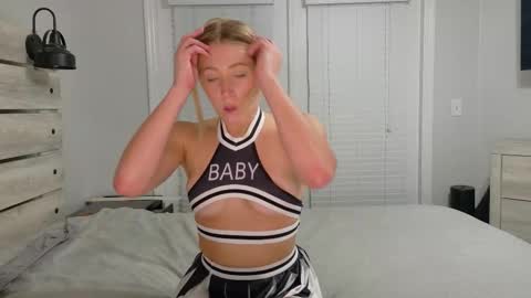Snapshot of lillybabyxo chatting on 23, 12, 2025 Lilly Baby Xo online show from 23, 12, 2025