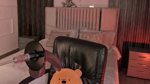 Lilly Ortiz online show from 17, 2, 2026