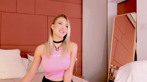 Snapshot of liloukatt chatting on 9, 4, 2026 Lilou online show from 9, 4, 2026