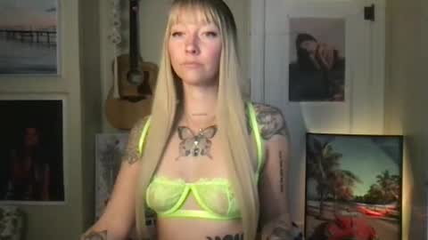 Lilpeachykeenn online show from 12, 12, 2024