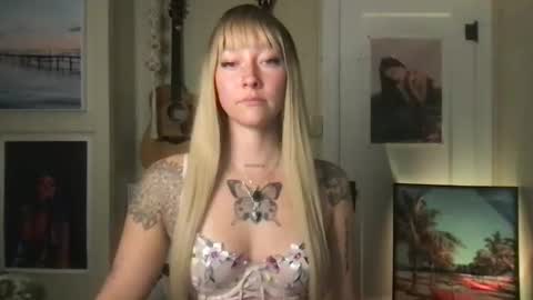 Lilpeachykeenn online show from 15, 12, 2024