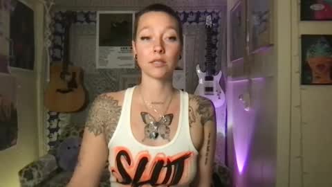 Lilpeachykeenn online show from 9, 1, 2025