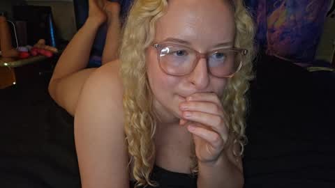 Snapshot of lilpies chatting on 28, 3, 2026 LilPies online show from 28, 3, 2026