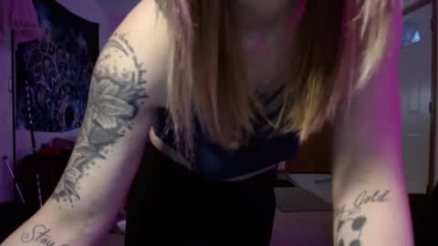 Snapshot of lilsirenluna chatting on 27, 5, 2026 Luna online show from 27, 5, 2026