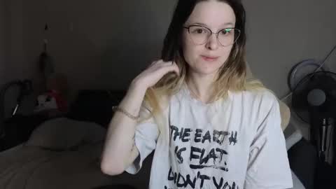 Snapshot of lily_and_jake chatting on 21, 11, 2025 lily_and_jake online show from 21, 11, 2025