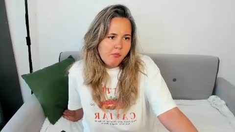 Snapshot of lily_bel chatting on 10, 6, 2026 Lily online show from 10, 6, 2026