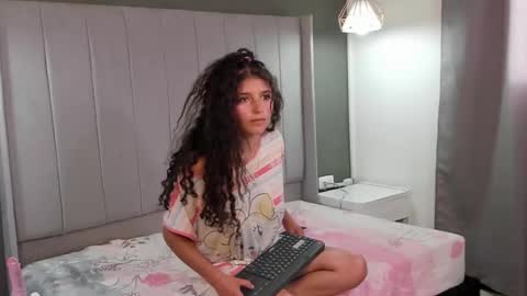 Snapshot of lily_cherry0 chatting on 8, 3, 2025 lily_cherry0 online show from 8, 3, 2025