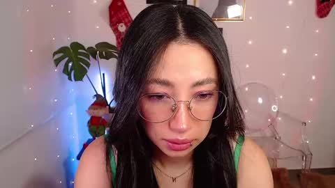 Snapshot of lily_evans_ chatting on 13, 12, 2024 just lily online show from 13, 12, 2024