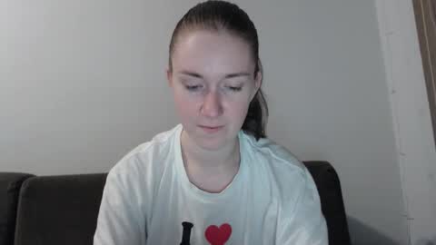 Snapshot of lily_love_x chatting on 25, 11, 2025 lily_love_x online show from 25, 11, 2025