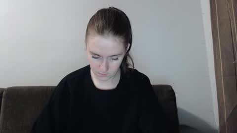 Snapshot of lily_love_x chatting on 17, 12, 2025 lily_love_x online show from 17, 12, 2025